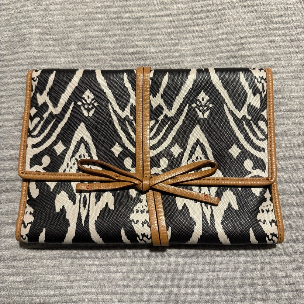 Stella & Dot Black and White Travel Bag